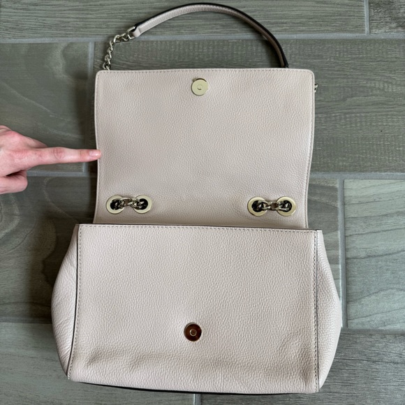 Kate spade adjustable strap flap magnetic closure. Excellent condition - Picture 4 of 6